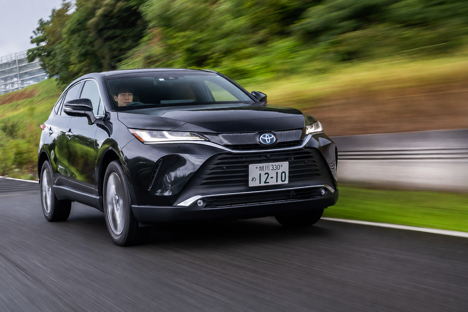 送迎車両（Toyota Harrier）