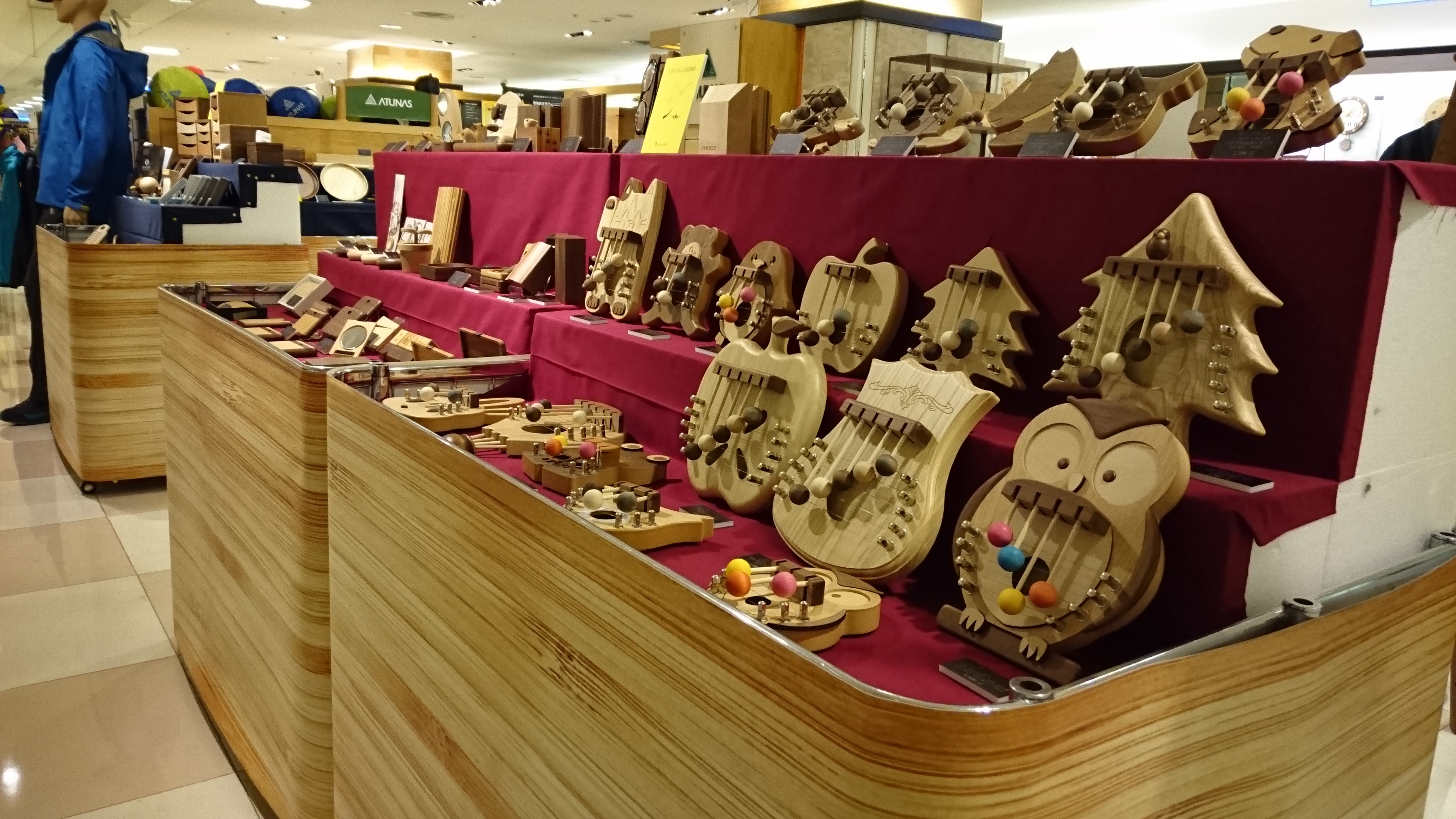 旭川クラフト 木工製品の展示