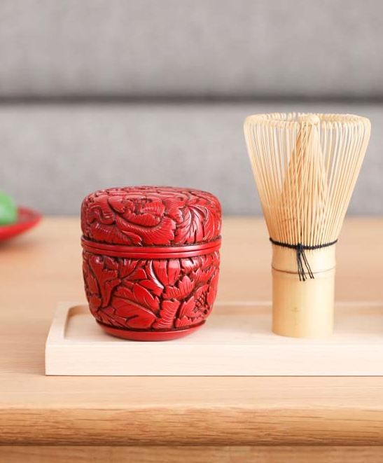 村上木彫堆朱 ― 彫刻を施した漆塗りの茶器