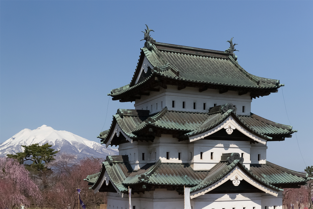 津軽塗 ― 青森県弘前城と岩木山